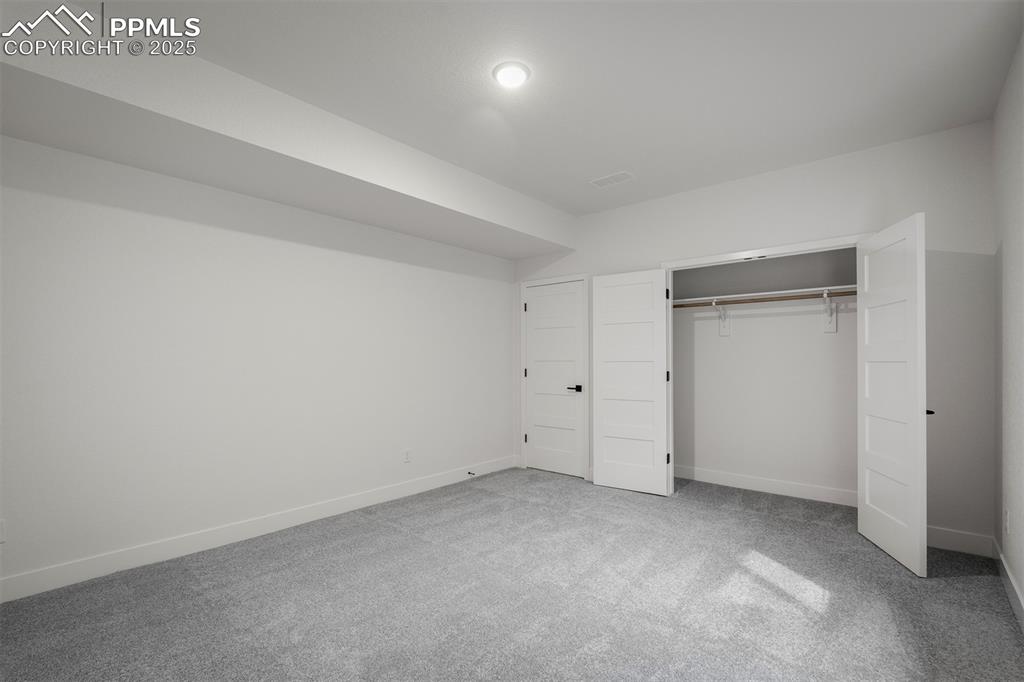 Image 30 of 32: Bedroom