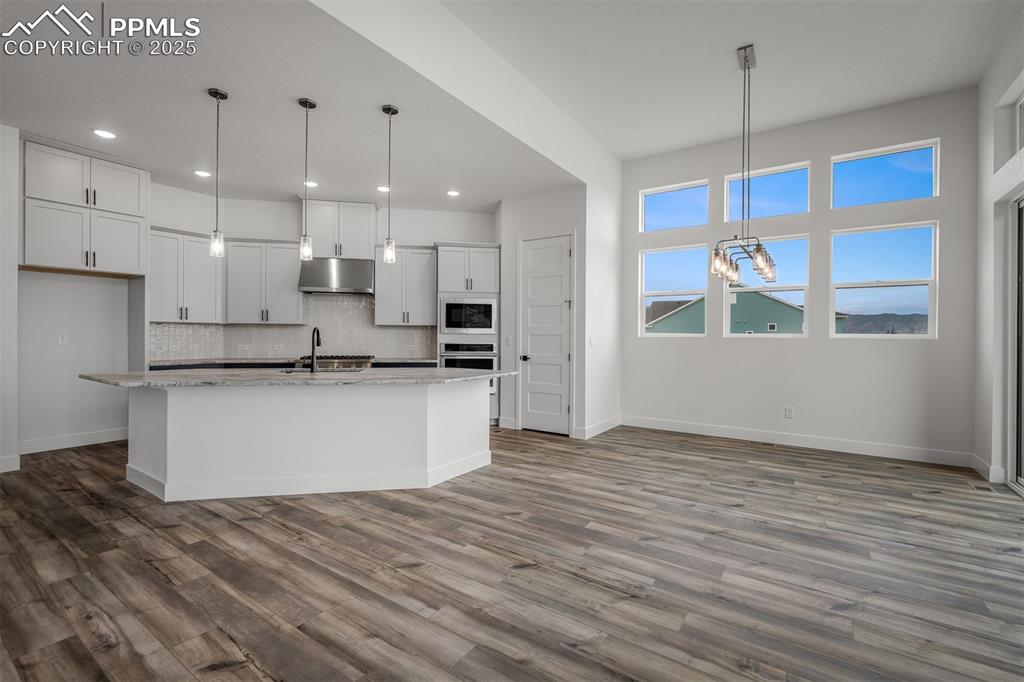 Image 6 of 32: Kitchen
