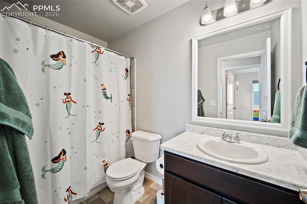 Image 14 of 28: Upstairs Bathroom
