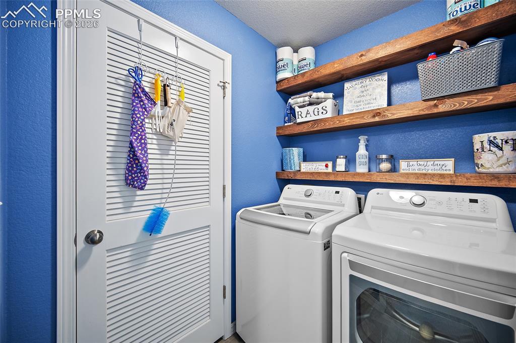 Image 19 of 28: Laundry