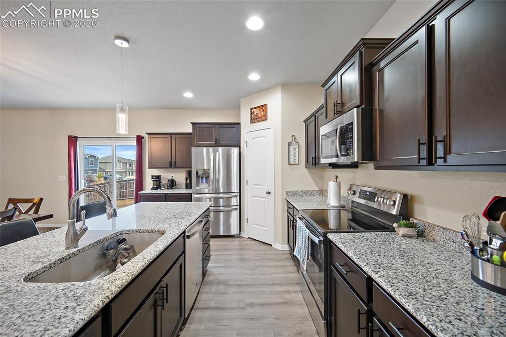 Image 8 of 28: Kitchen