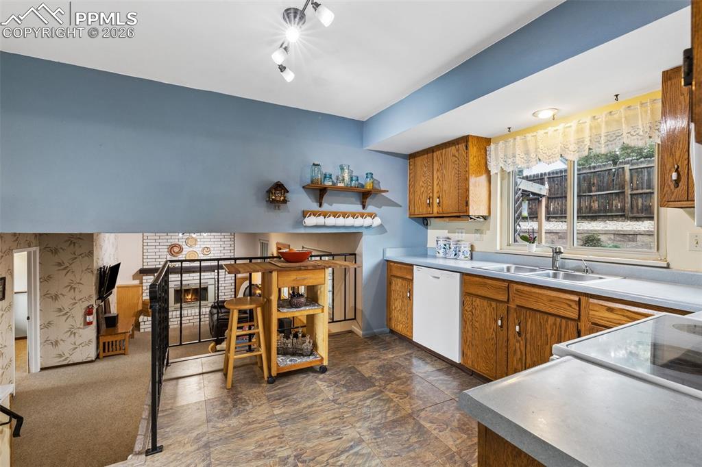 Image 11 of 34: Kitchen