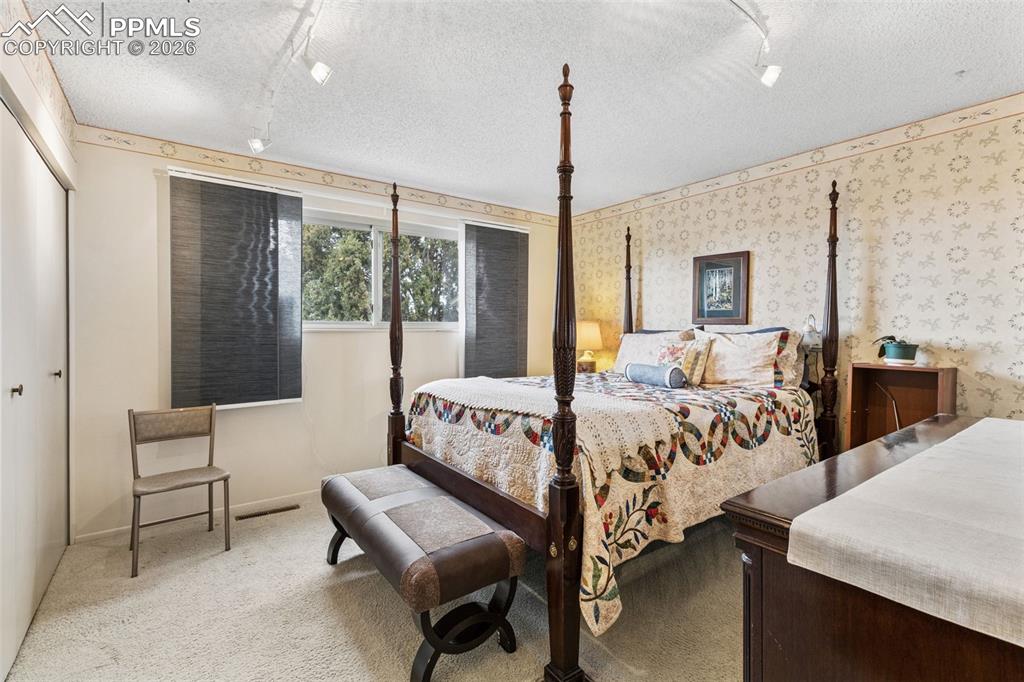 Image 17 of 34: Bedroom