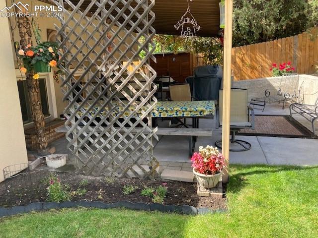 Image 27 of 34: Seller