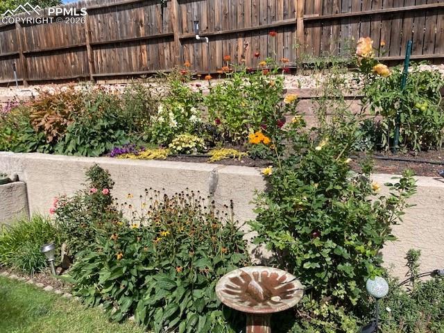 Image 28 of 34: Seller