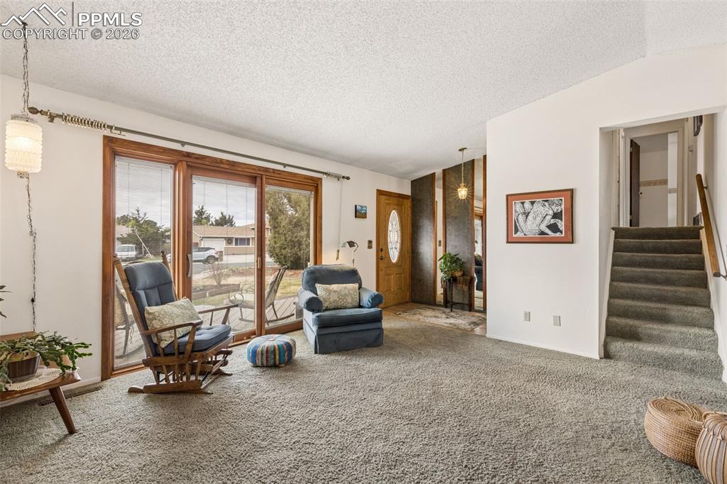 Image 5 of 34: Sitting Room