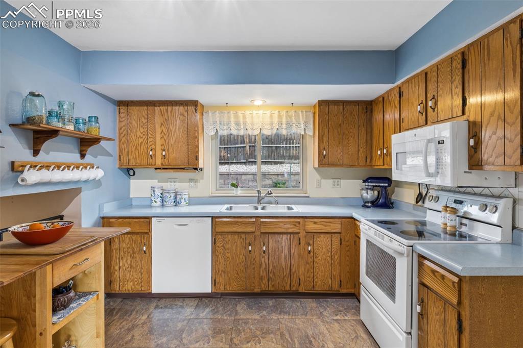 Image 9 of 34: Kitchen