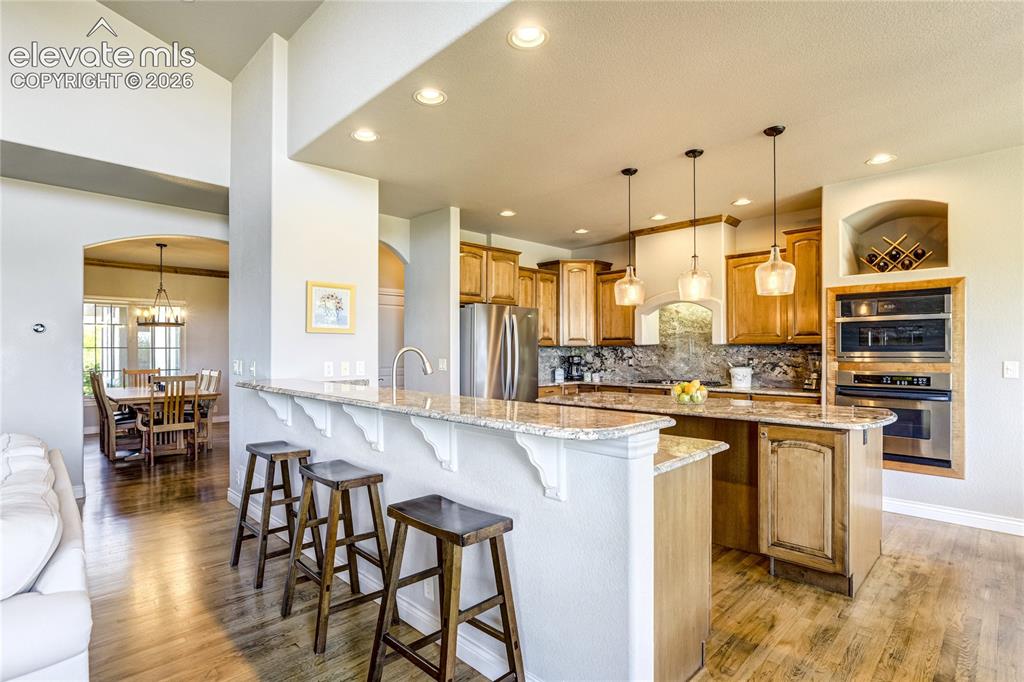 Image 10 of 44: Kitchen