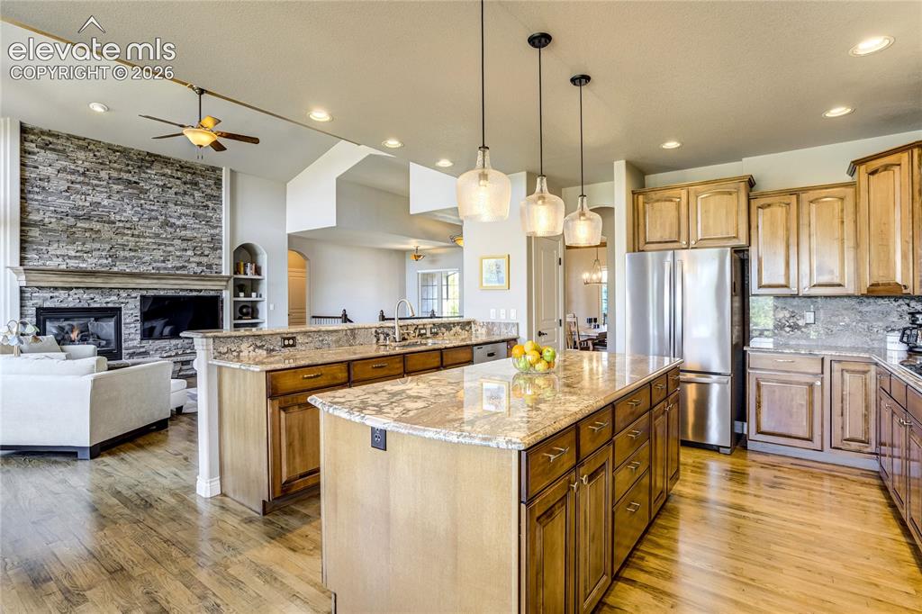 Image 11 of 44: Kitchen