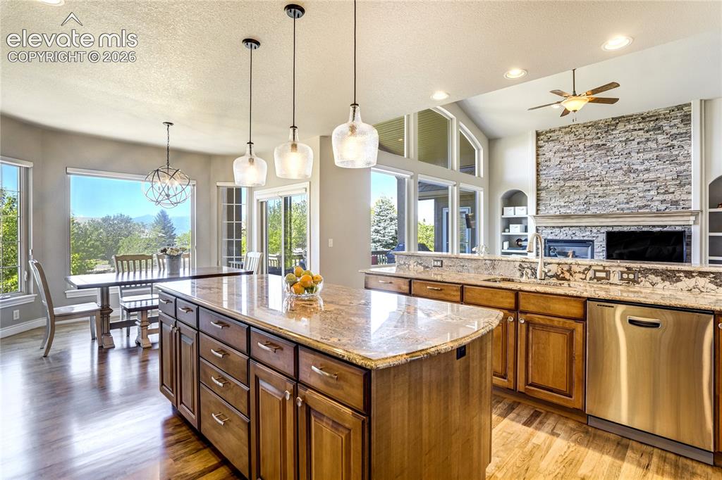 Image 13 of 44: Kitchen
