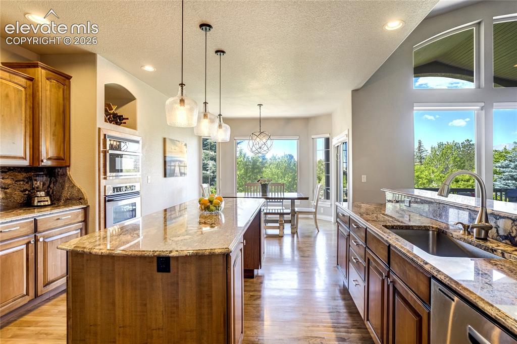 Image 14 of 44: Kitchen