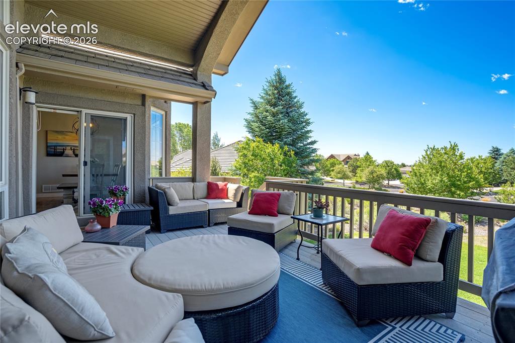Image 19 of 44: Deck
