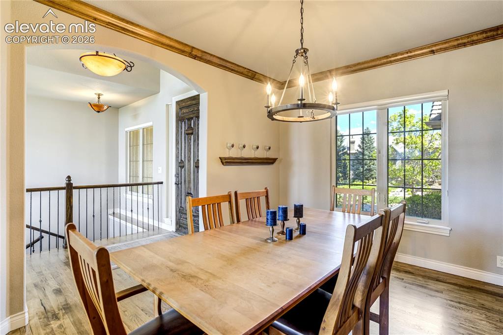 Image 21 of 44: Dining Area