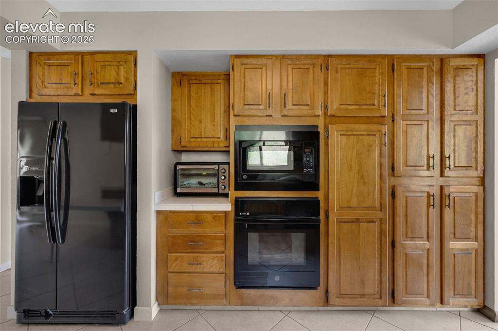 Image 18 of 49: Kitchen