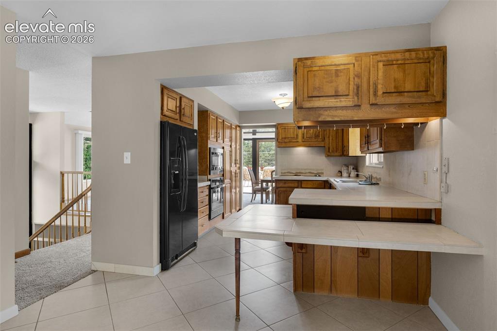 Image 19 of 49: Kitchen