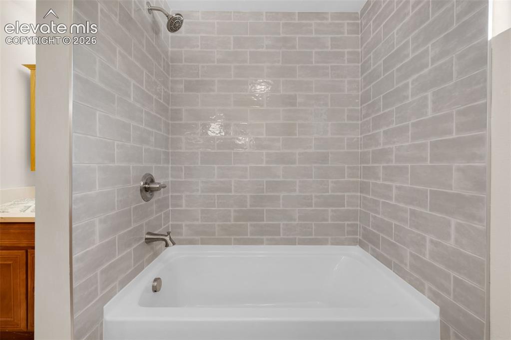 Image 35 of 49: Bathroom