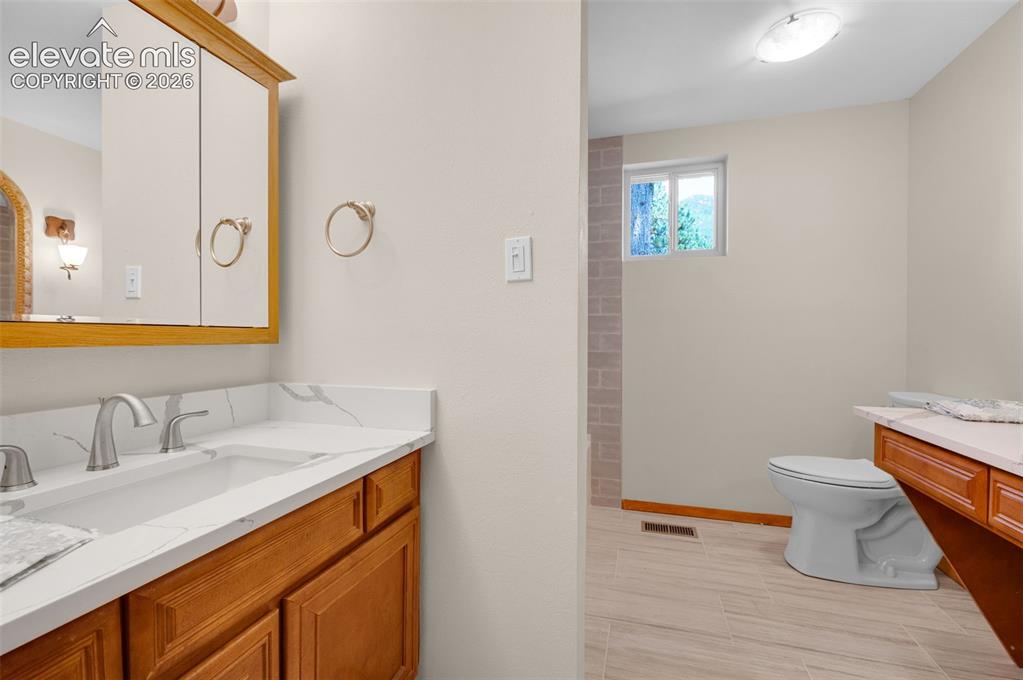 Image 36 of 49: Bathroom