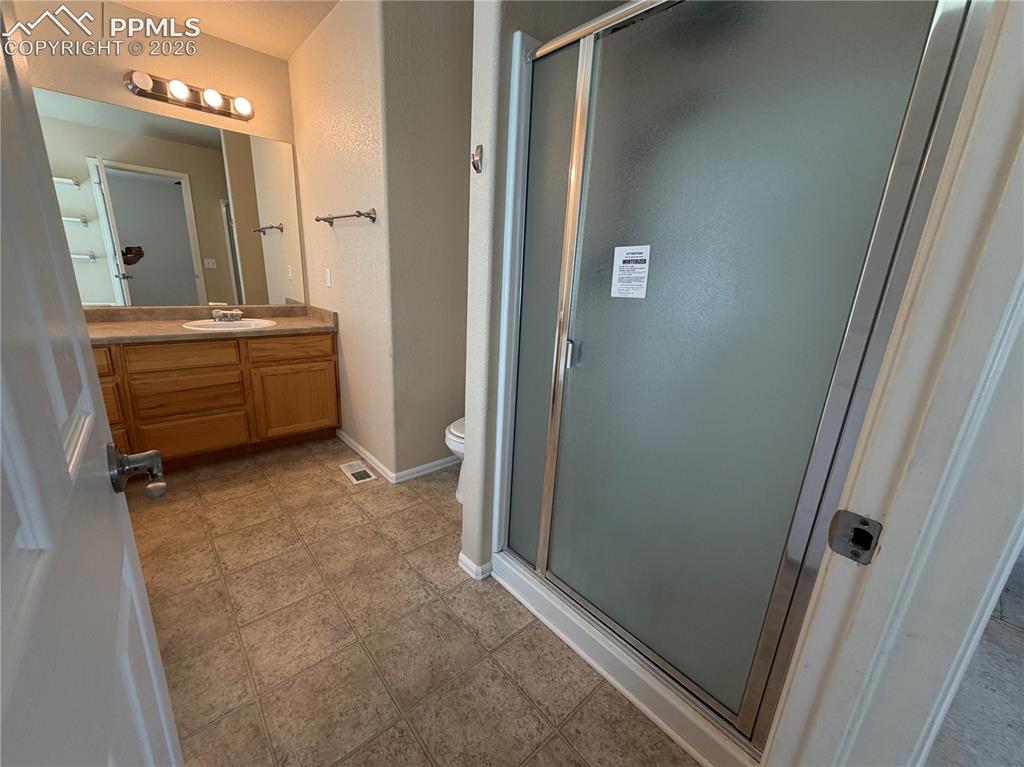 Image 14 of 29: Bathroom
