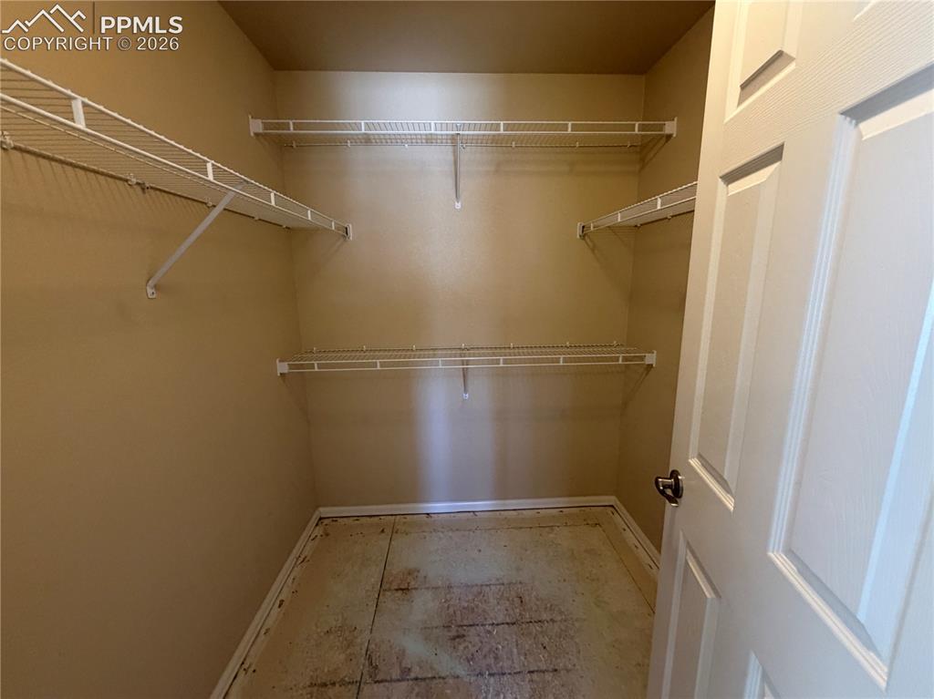 Image 15 of 29: Closet