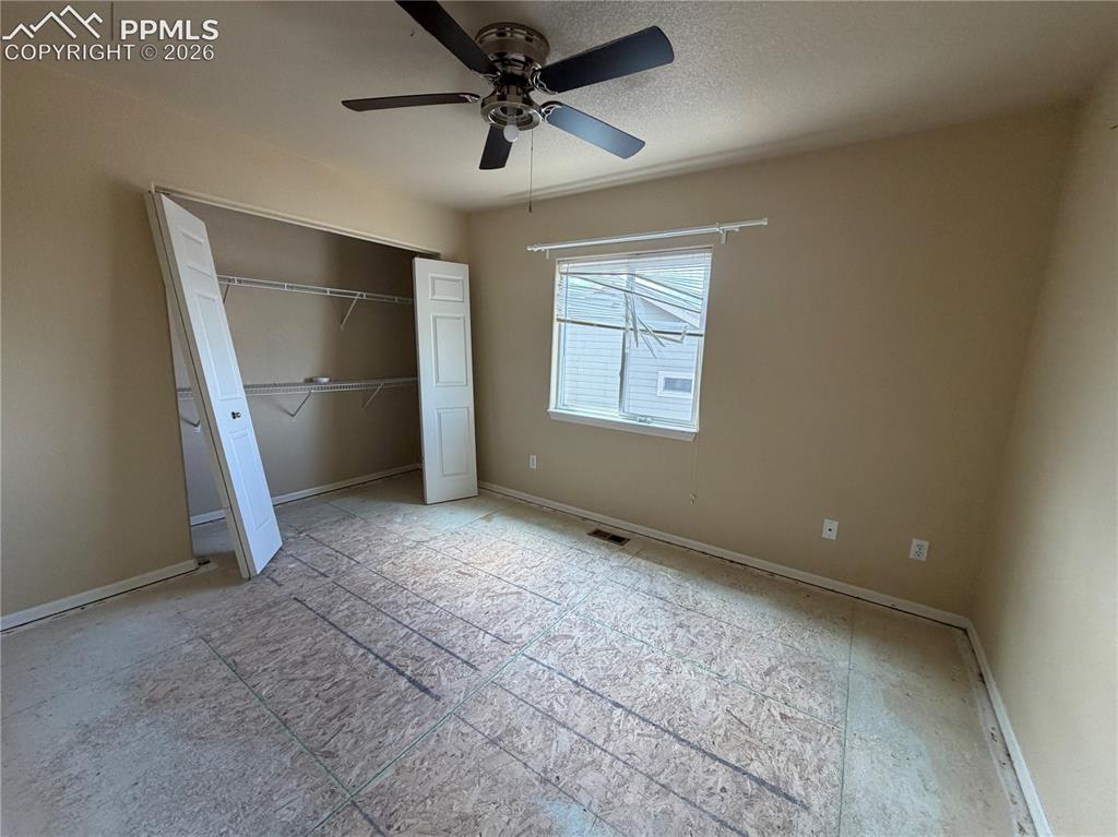 Image 19 of 29: Bedroom