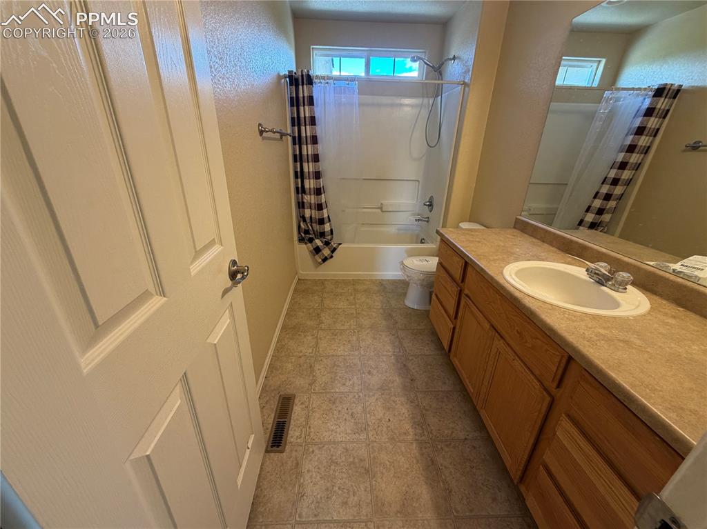 Image 20 of 29: Bathroom