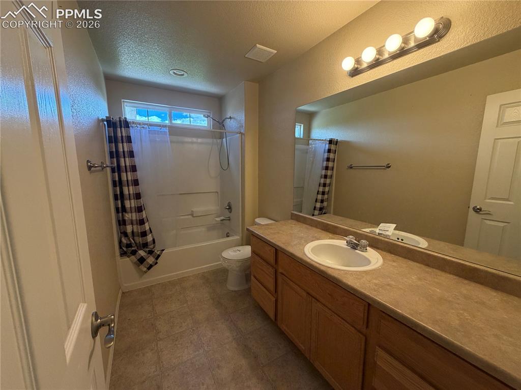 Image 21 of 29: Bathroom