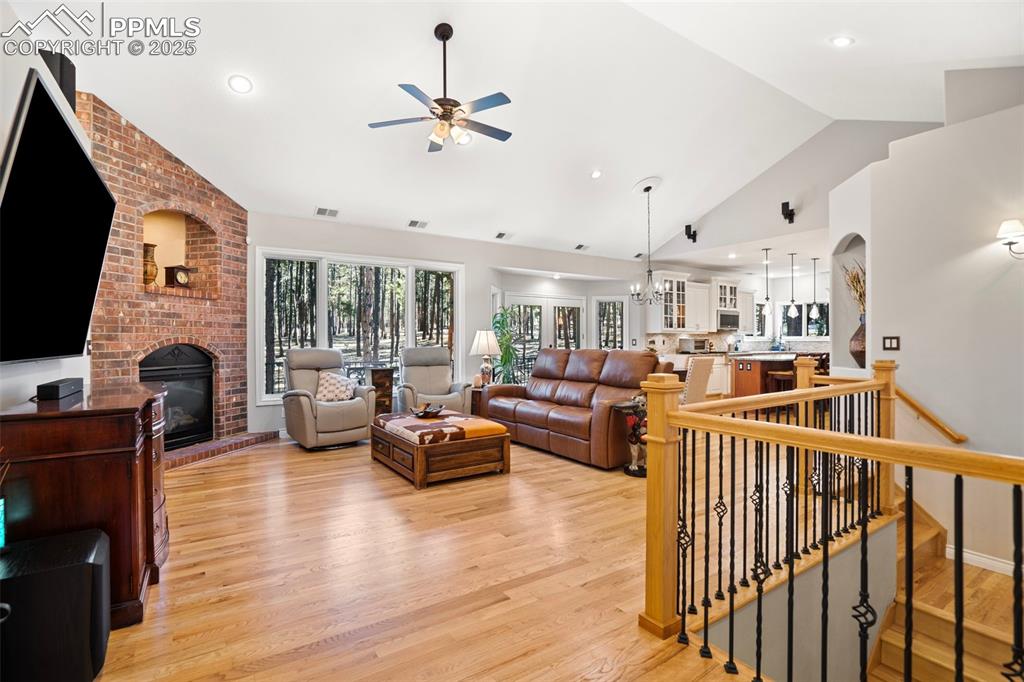 Image 5 of 50: Great Room