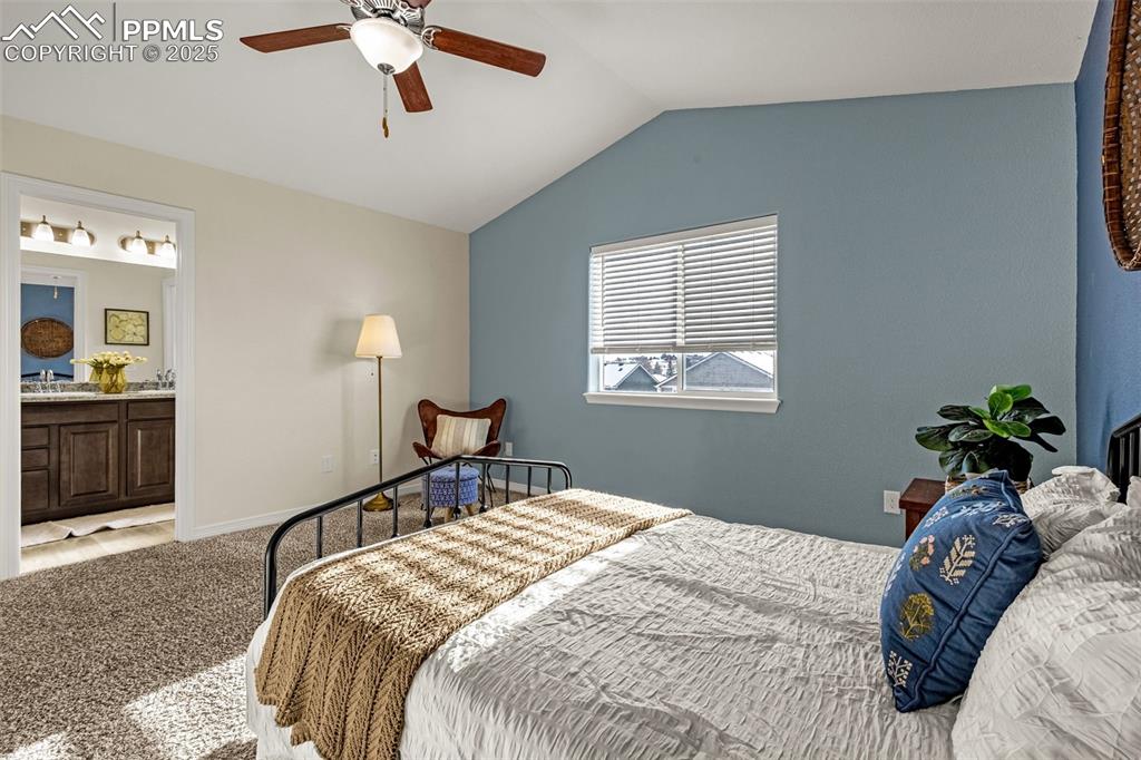 Image 15 of 40: Bedroom