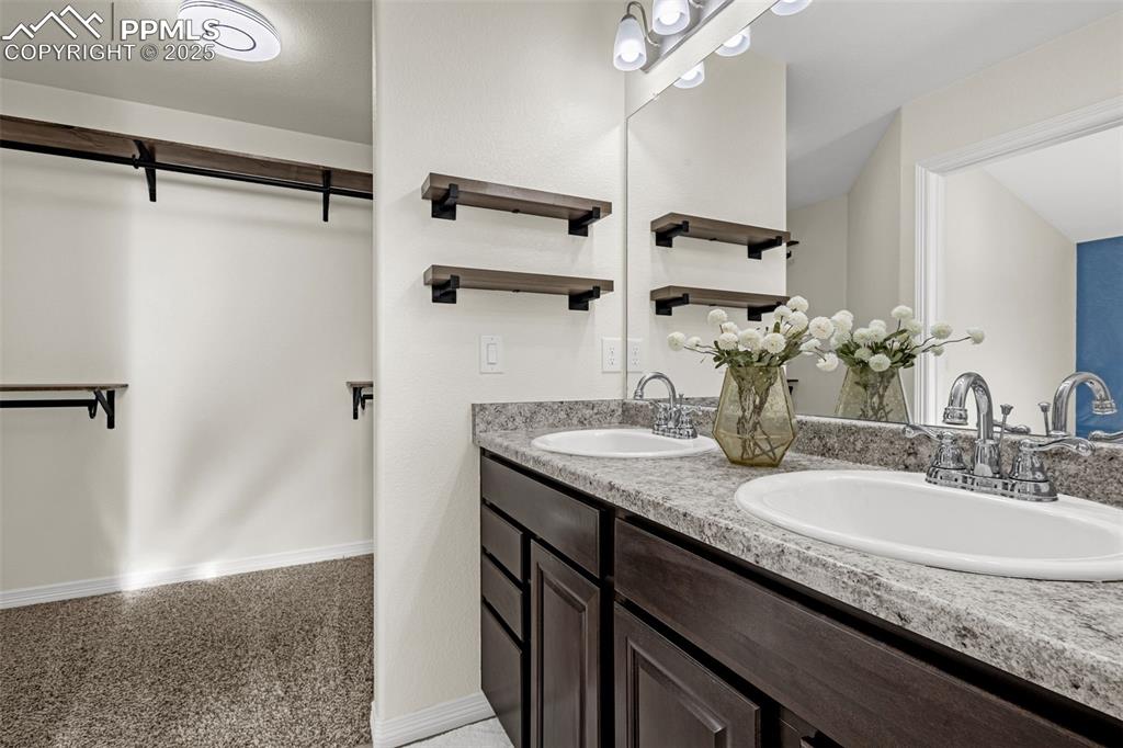 Image 20 of 40: Bathroom