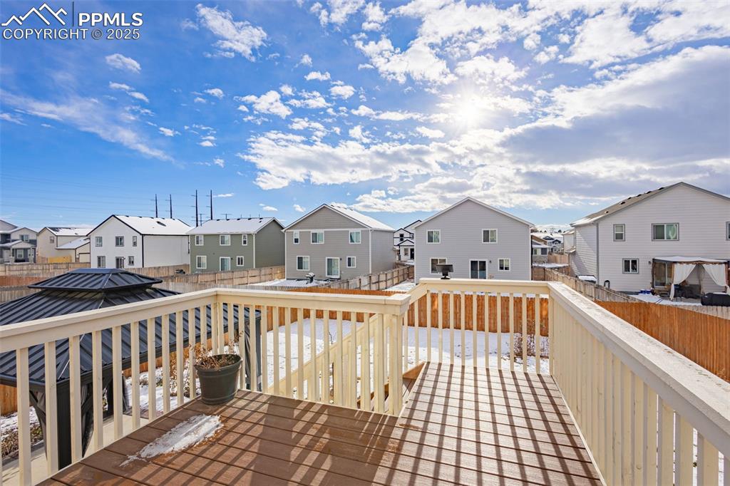 Image 27 of 40: Deck