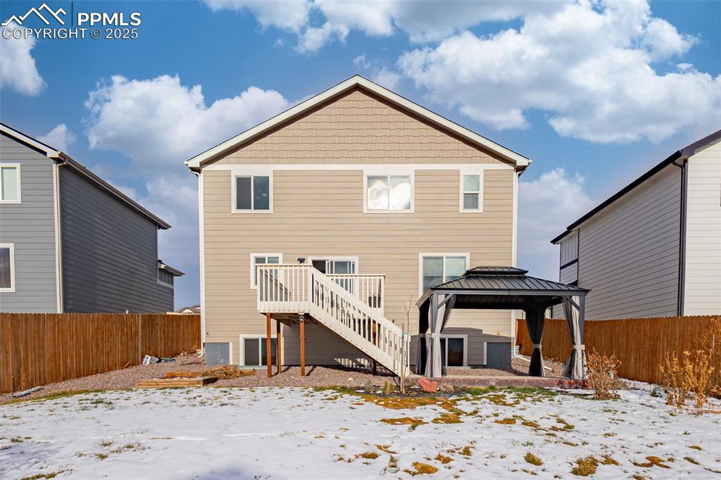 Image 28 of 40: Back of Structure