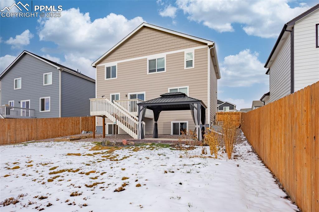 Image 30 of 40: Back of Structure