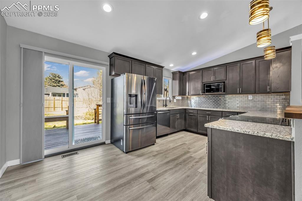 Image 10 of 33: Kitchen