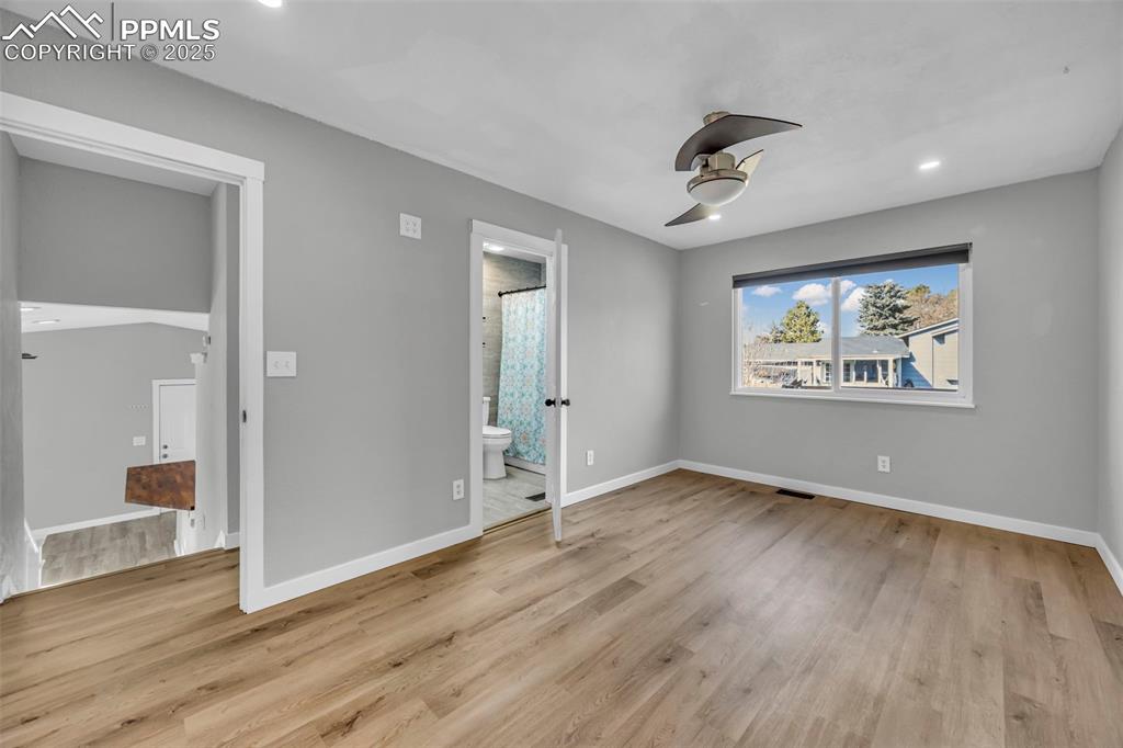 Image 17 of 33: Bedroom