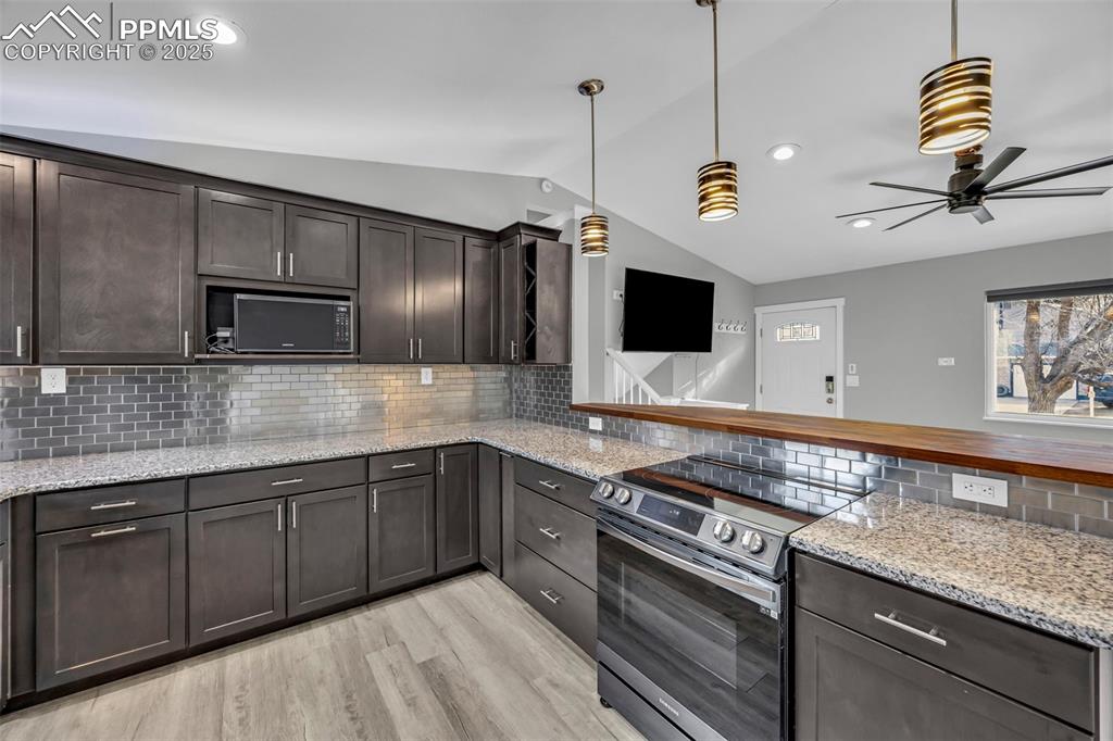 Image 2 of 33: Kitchen