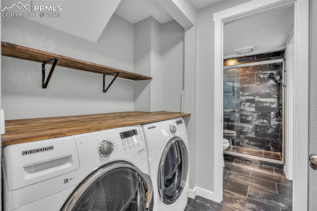 Image 23 of 33: Laundry