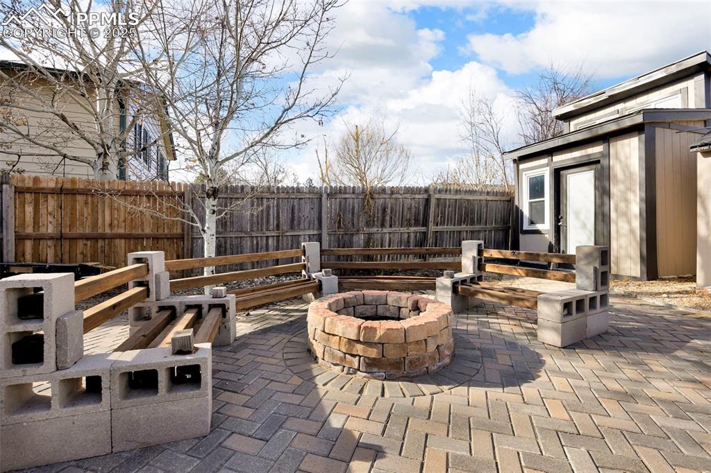 Image 26 of 33: Patio