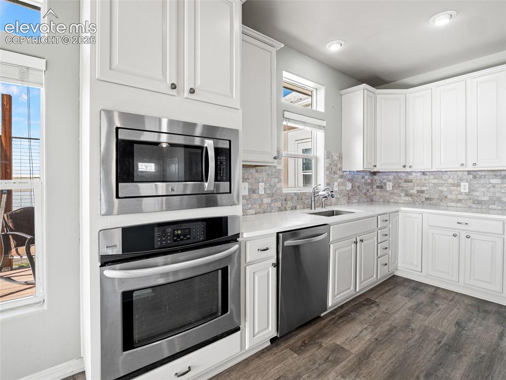 Image 10 of 44: Kitchen