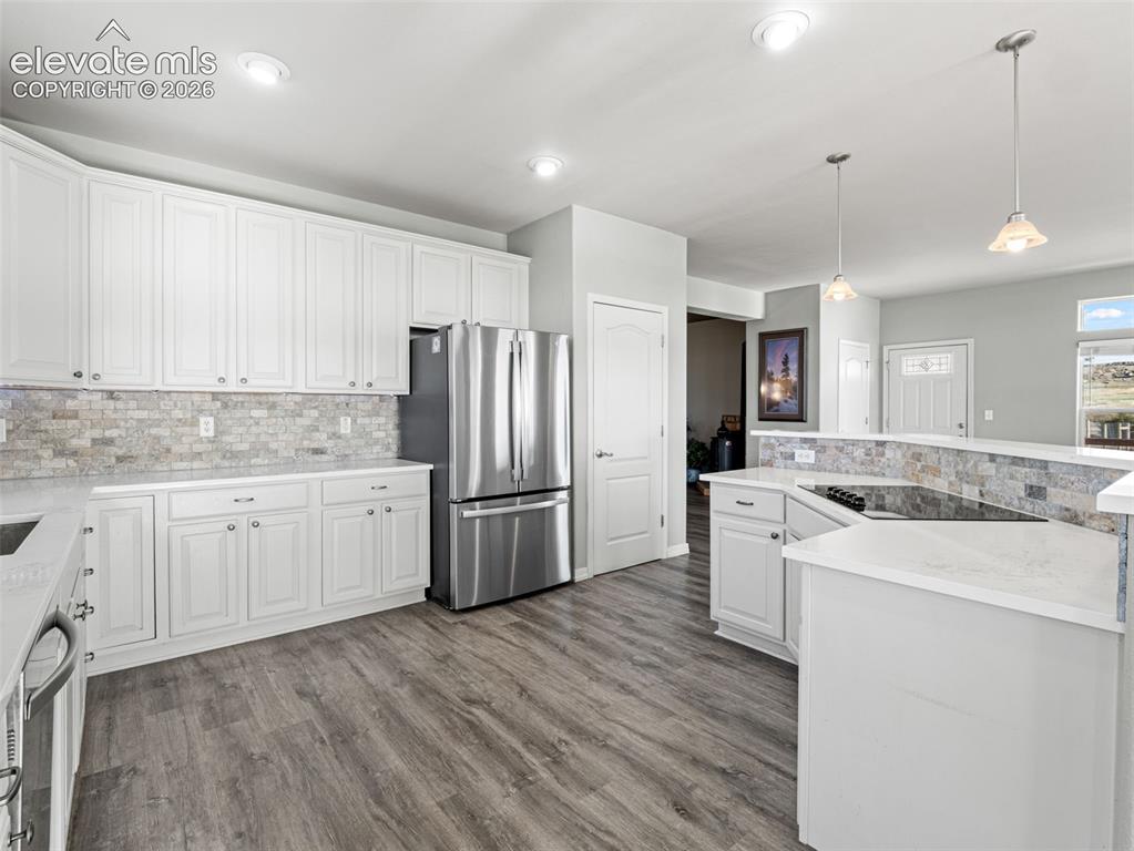 Image 11 of 44: Kitchen