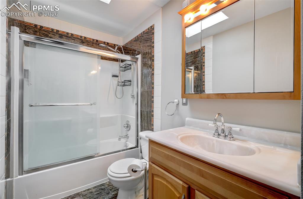 Image 13 of 40: Bathroom