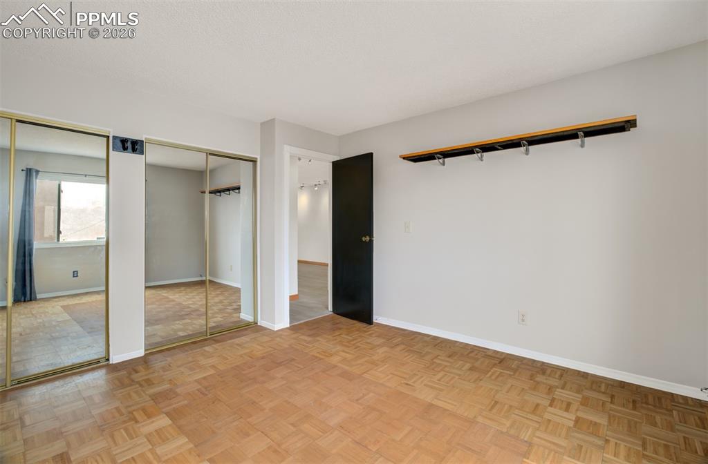 Image 15 of 40: Bedroom