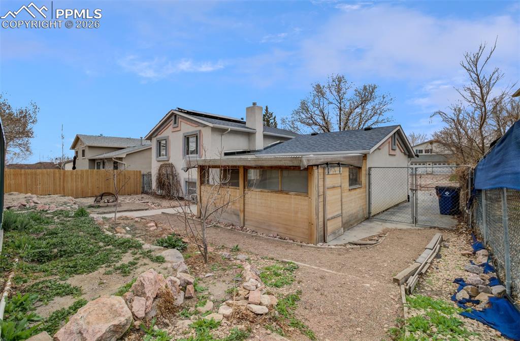 Image 38 of 40: Back of Structure