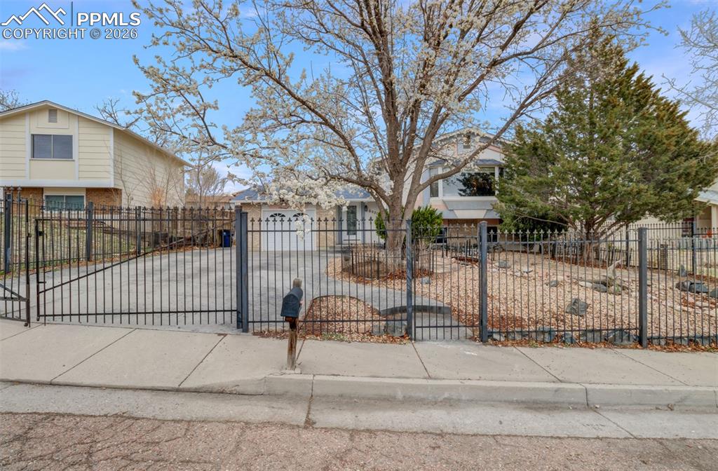 Image 4 of 40: Front of Structure