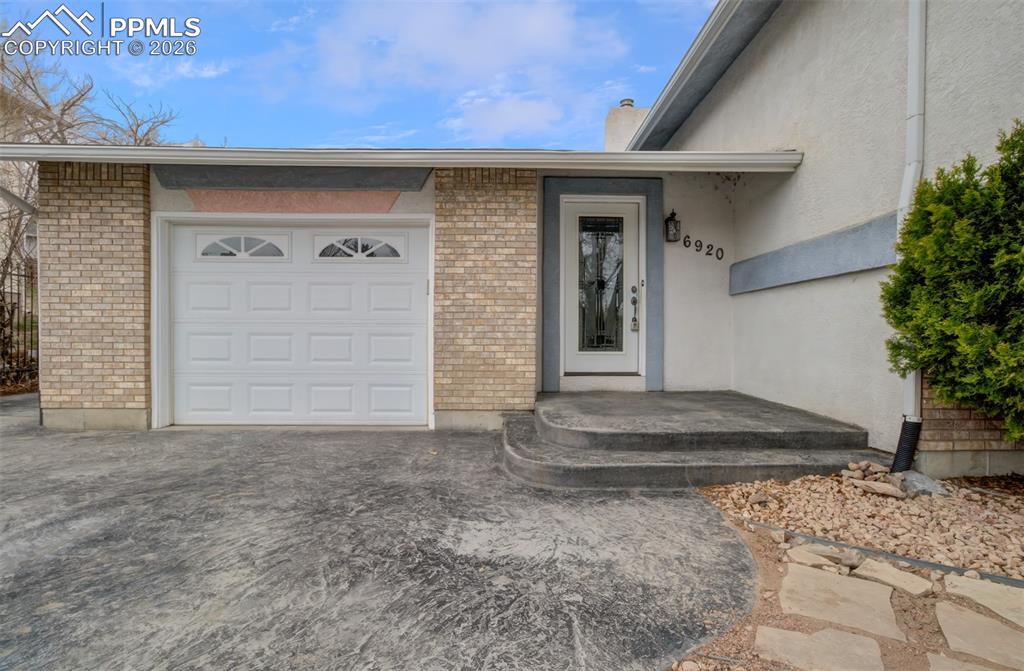 Image 5 of 40: Entry