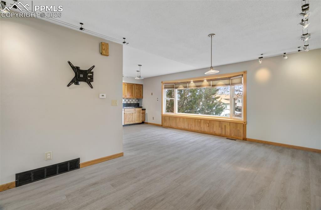 Image 8 of 40: Living Room