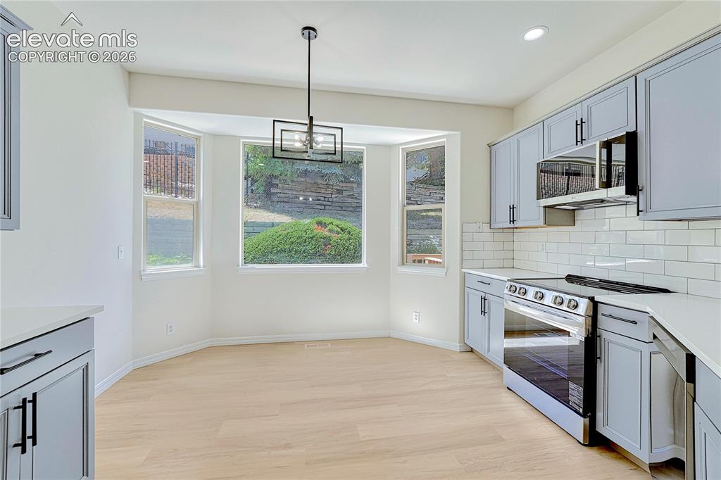 Image 22 of 48: Kitchen