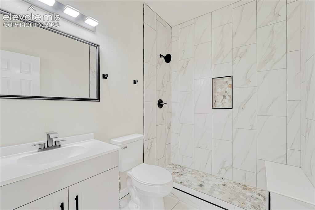 Image 37 of 48: Bathroom