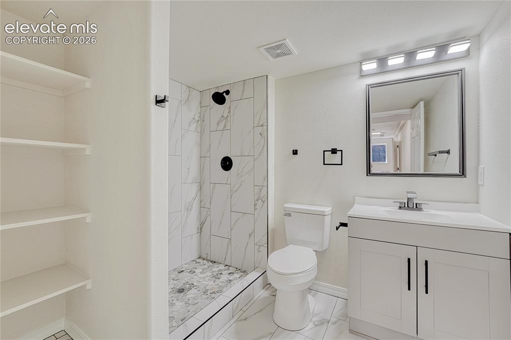 Image 43 of 48: Bathroom