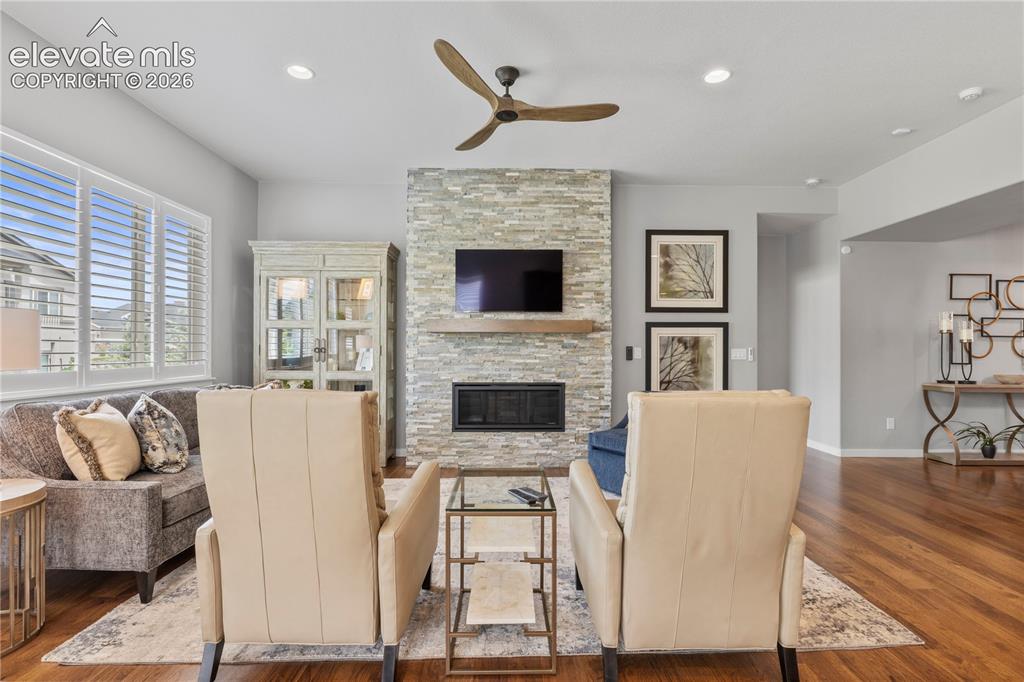 Image 17 of 48: Living Room