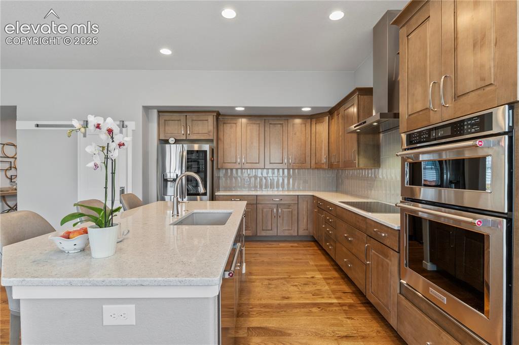Image 19 of 48: Kitchen